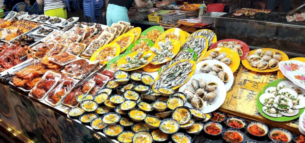 There is a wide variety of delicious food at Phu Quoc night market food alley